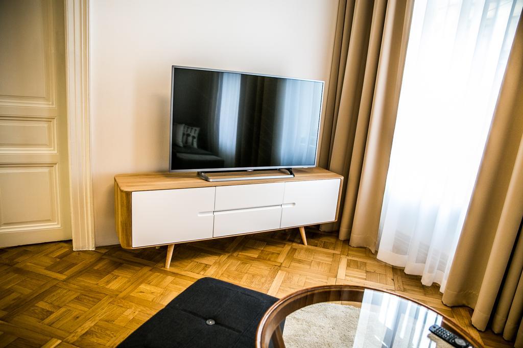 Luxurious - Na Porici 44 *