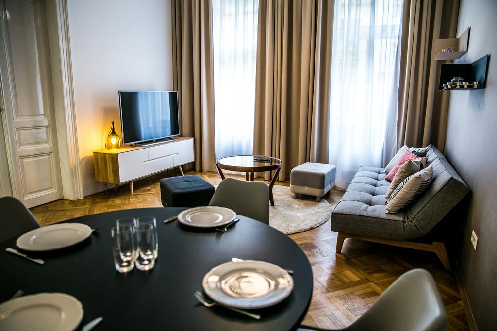Luxurious - Na Porici 44 *